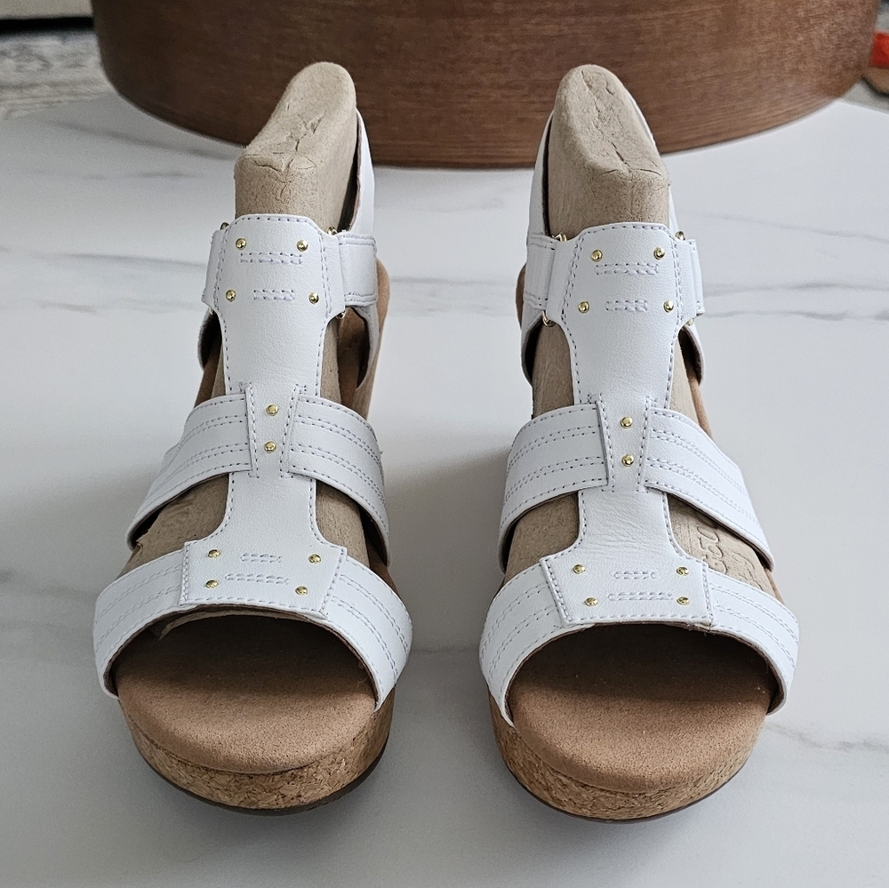 NEW Clarks White Leather Adjustable Strap Cork Wedge Sandals Size 9M - Picture 2 of 8